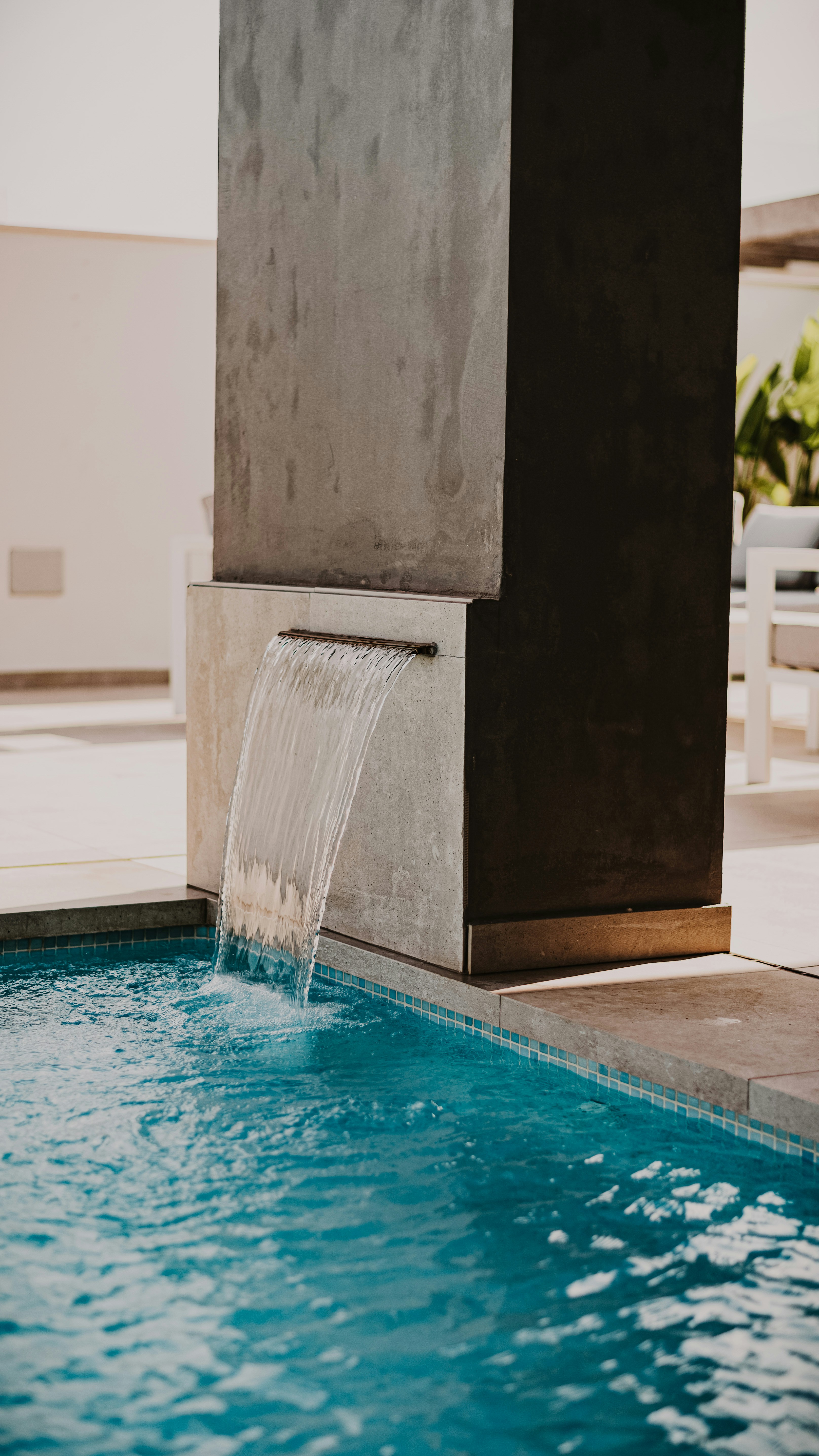 Pool water feature